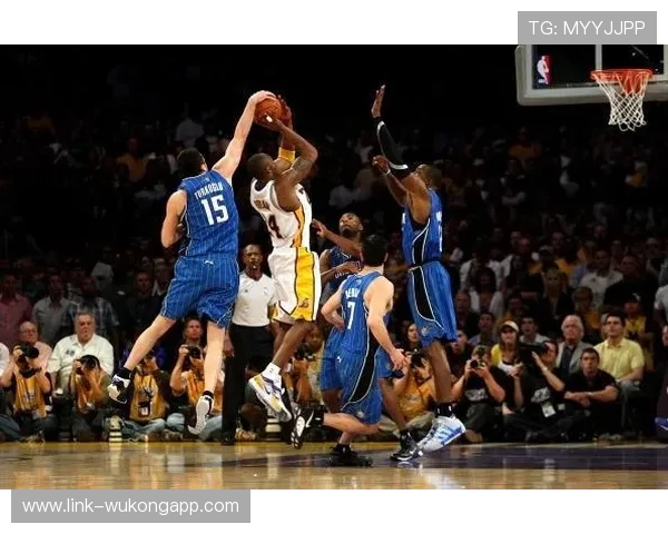 争球时如何判定犯规影响对方争球能力的规则拆解