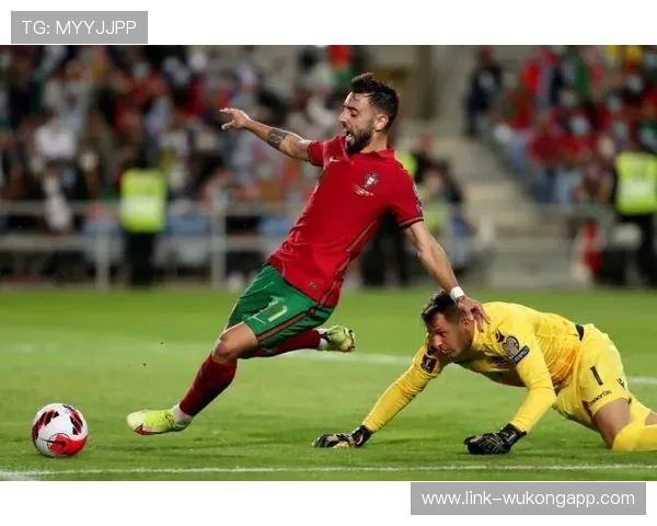 厄德高与德布劳内在中场组织中出现路径倾向分化