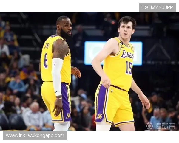 奥斯汀·里夫斯通过三分投射提升球队关键时刻得分效率