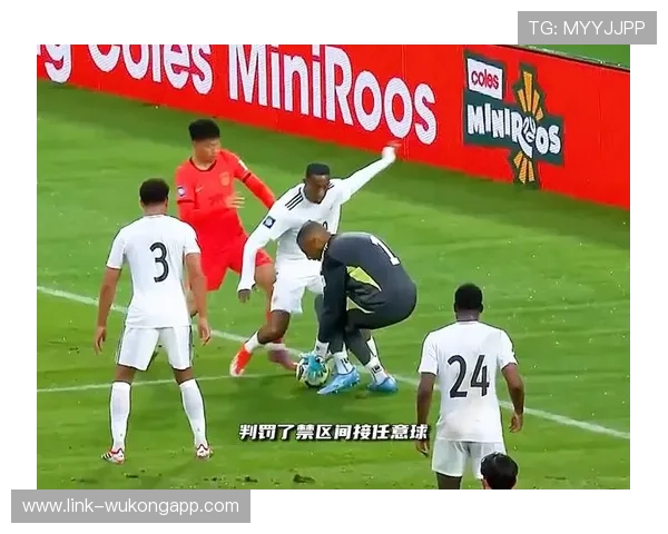 双重触球规则：重启时球员二次触球的判定与间接任意球后果