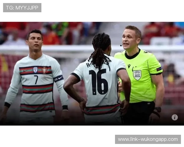 无效进球的判罚依据：越位、手球与球出界情况解析