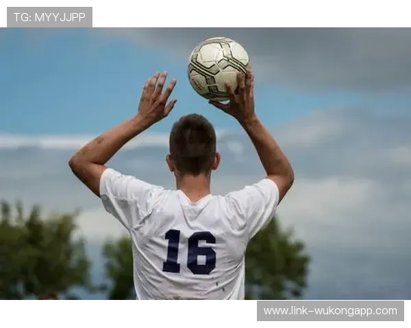 掷界外球规则详解：双脚位置与发力方式如何影响判罚