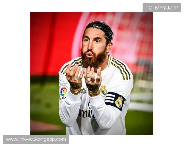 拉莫斯：边后卫转型中卫核心的战术演变分析