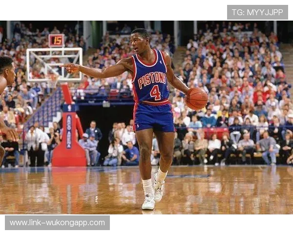 杜马斯无球跑动牵制力改变活塞进攻结构