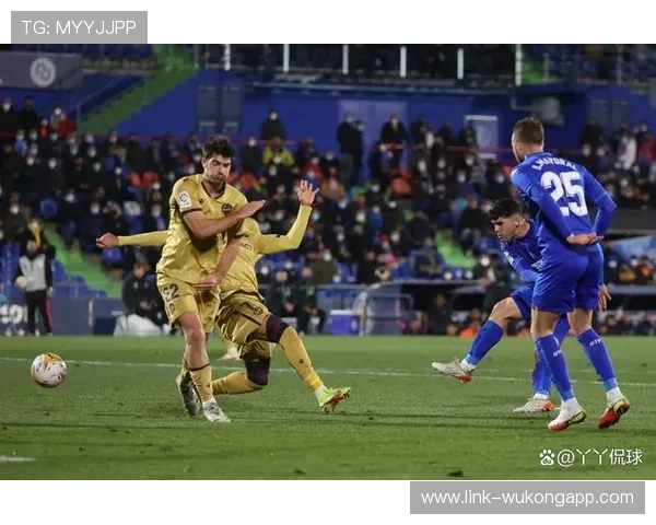 瓦伦西亚管理层决策争议显现，球队竞技稳定性面临考验，当前赛季走势逐步反映影响